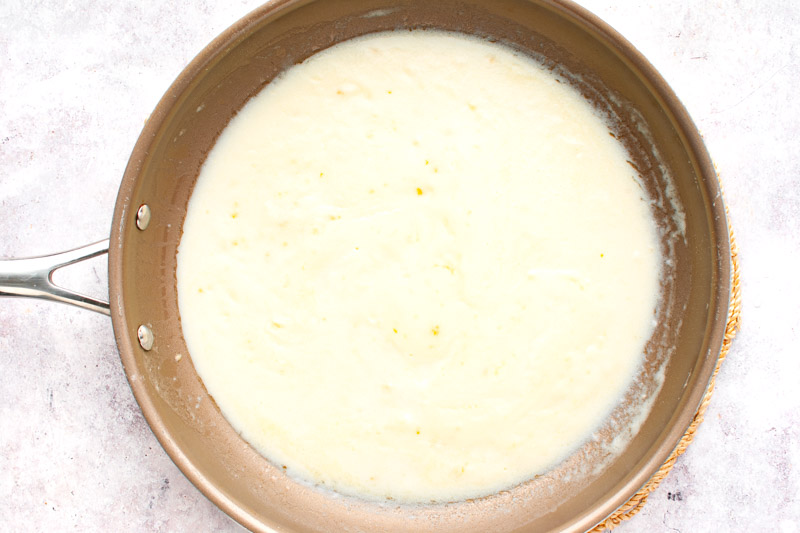Sour cream pasta sauce (step 2)