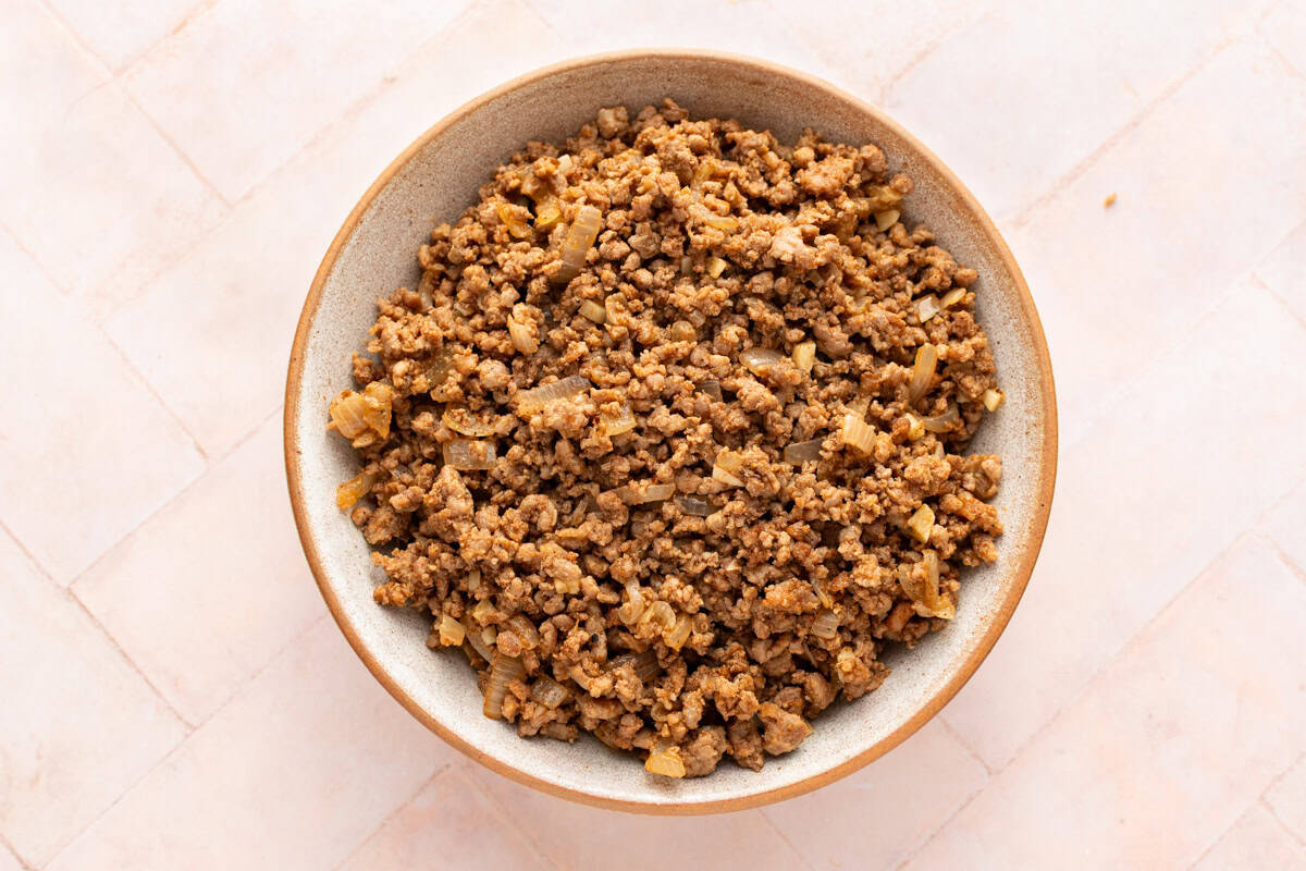 Cooked ground beef in a bowl.